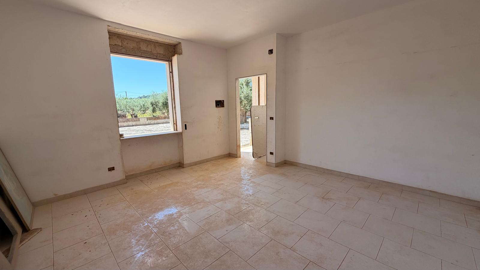 Piccola Villetta In Zona Abitata, 2 Vani e Acc, Trullo, Deposito.